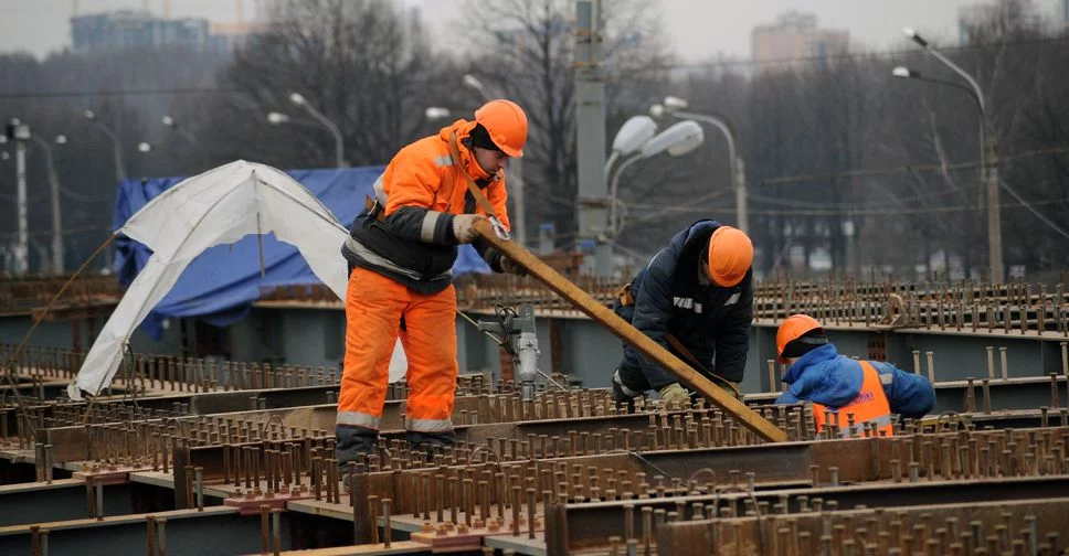 Городской строитель. Строитель СПБ. Строители Петербурга. Иностранные строители Петербург. Рабочие на строительстве СПБ.